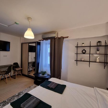 Central & Comfy, Peaceful Apt In Iasi Luaran gambar