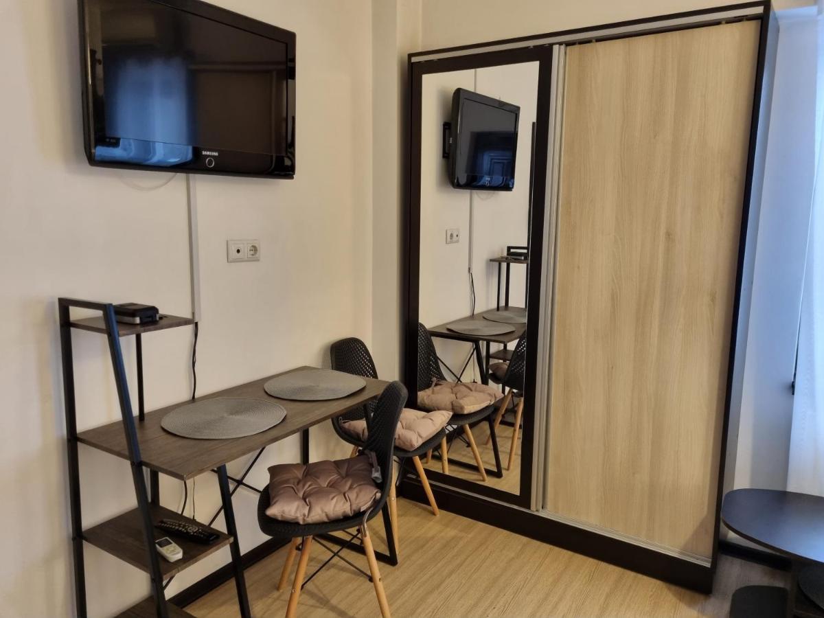 Central & Comfy, Peaceful Apt In Iasi Luaran gambar